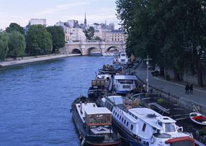 福島県新白河駅前に位置する快適なビジネスホテル：東横INN新白河駅前の全貌